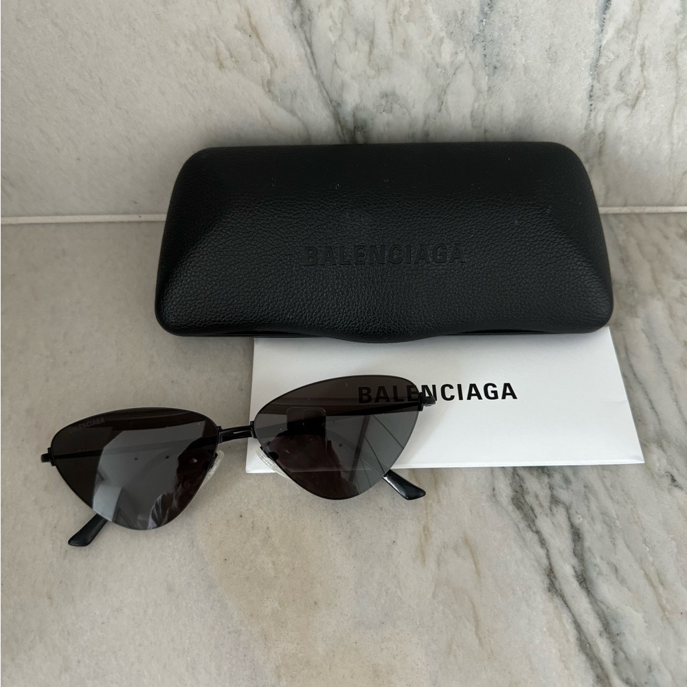 BALENCIAGA Sunglasses.